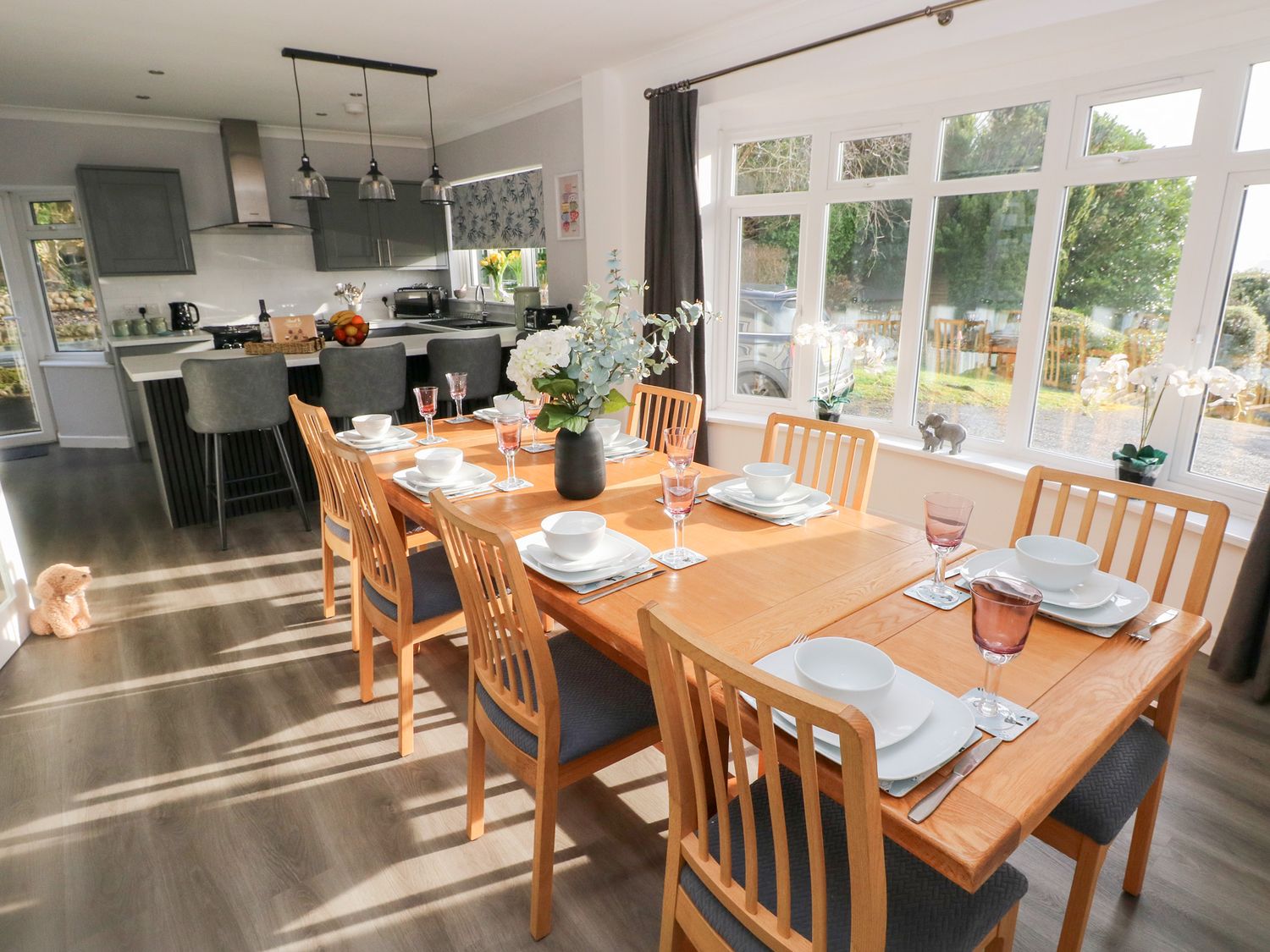 Sunny open-plan dining room and kitchen