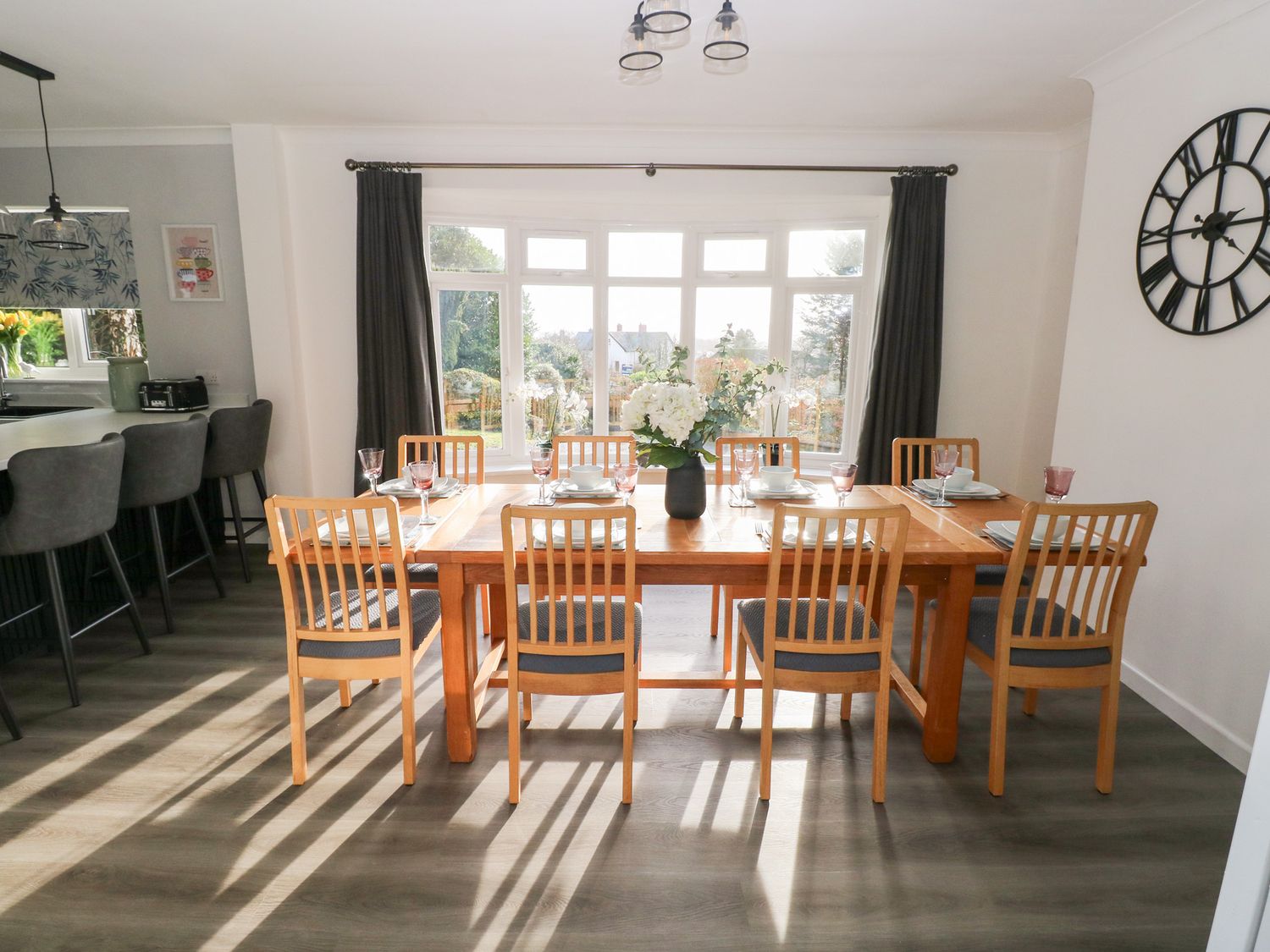 Dining table in the bay window