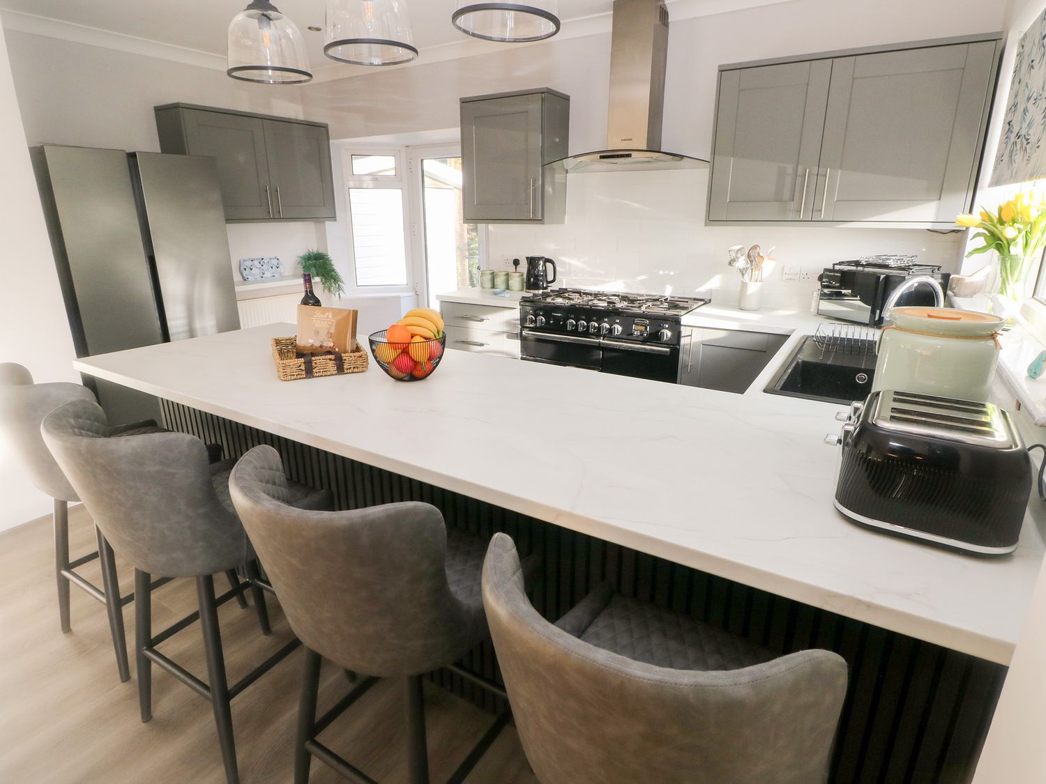 Kitchen and range cooker